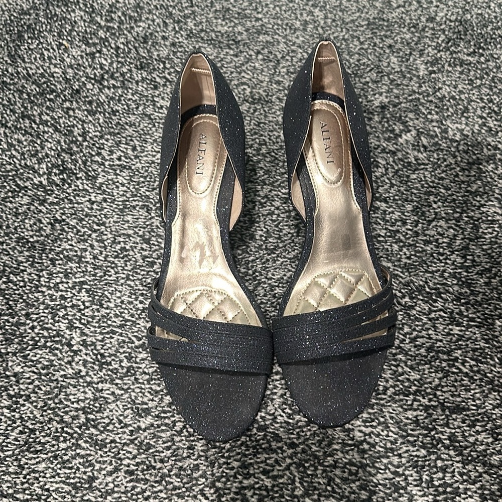 Heels - Picture 2 of 4
